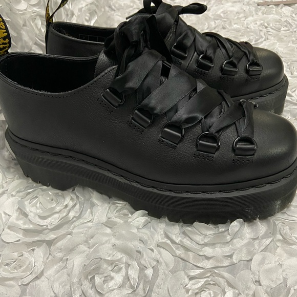 caraya dr martens